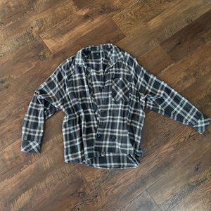 Size Medium. Wild Fable plaid oversized fit shirt. Gray, black and white.